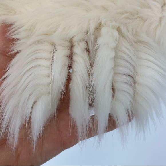 Ellison faux fur cream vest with fringe bottom wms sz small - Picture 3 of 15